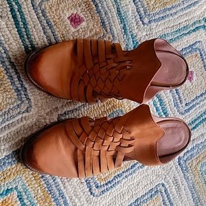 Seychelles Woven tan I'm Yours mules 8.5